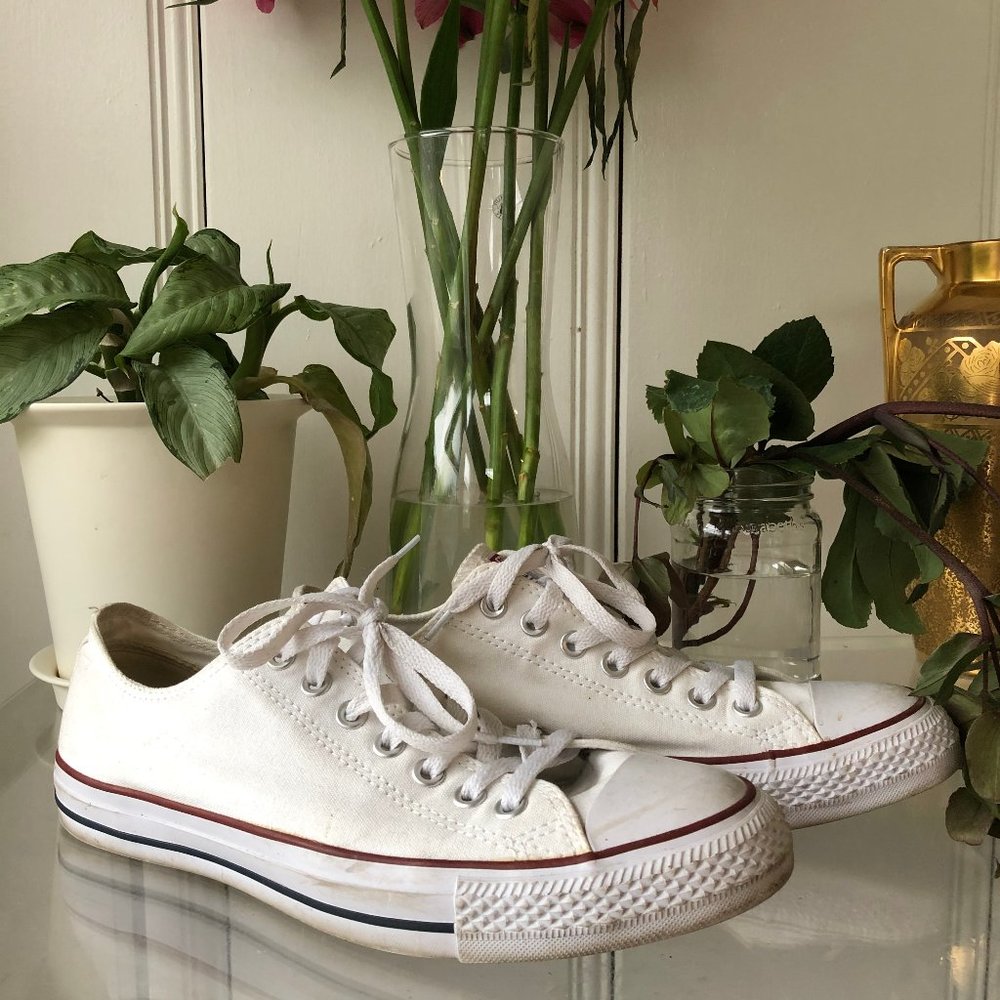 Men's White Converse All-Star Low-Tops, Size 9